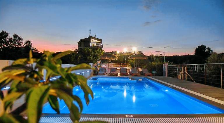 Vacation home with grill, garden & private pool in Heraklion