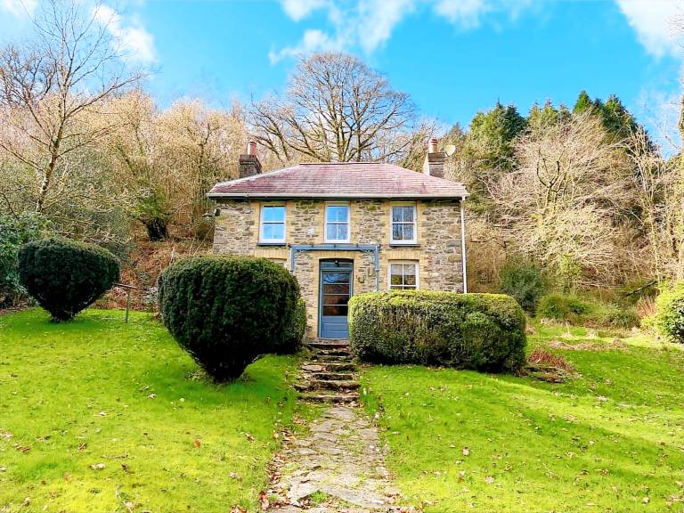House  Llanegwad