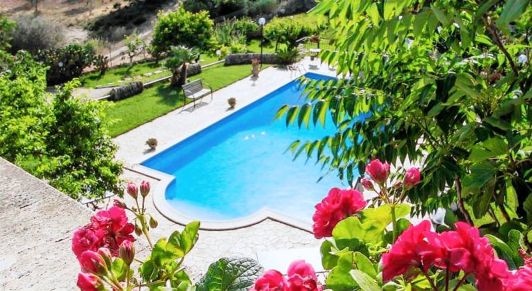 Farm with garden, pool & patio in Chiaramonte Gulfi