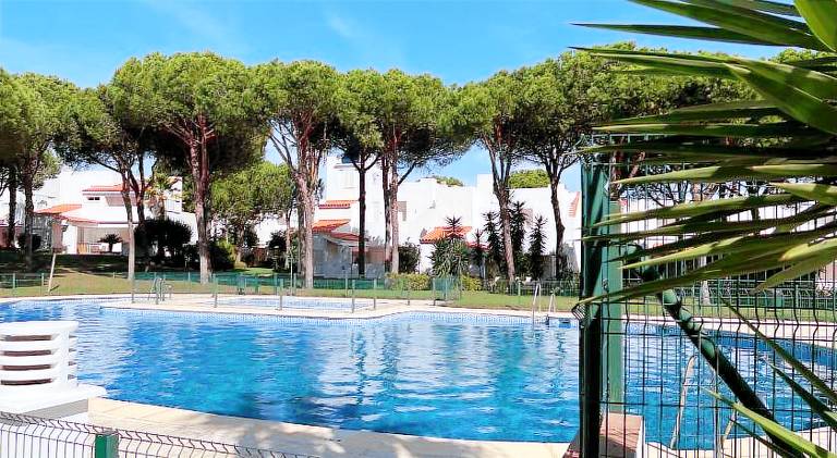 Chalet with pool, patio & garden in Chiclana de la Frontera