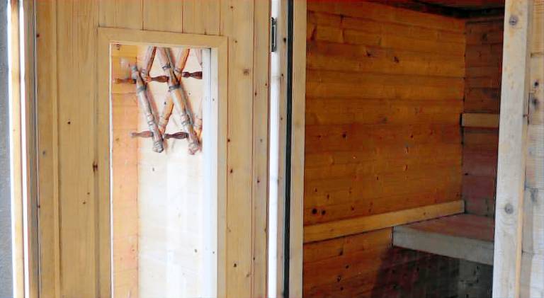 Vacation home with sauna, terrace & yard — photo 4