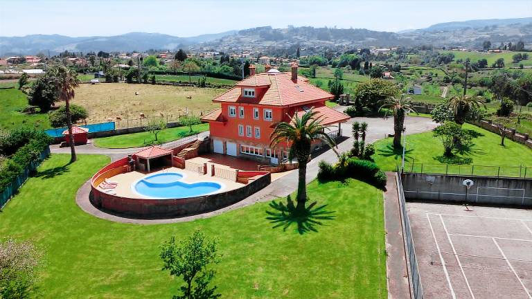Fully equipped big vacation home with pool & yard | River view | Perfect for remote work | Pet-friendly — photo 3