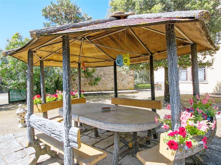 Fully equipped lovely house with hot tub, garden & private pool | Pets are welcome — photo 2