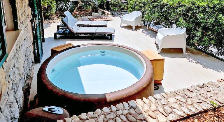 Charming villa with jacuzzi | Close to the beach | Pets are welcome — photo 3