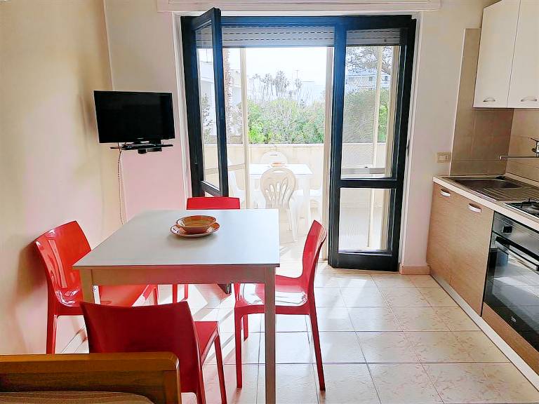 Holiday apartment with terrace | City view — photo 3