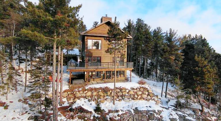 Villa with jacuzzi | Pets allowed in La Malbaie, QC