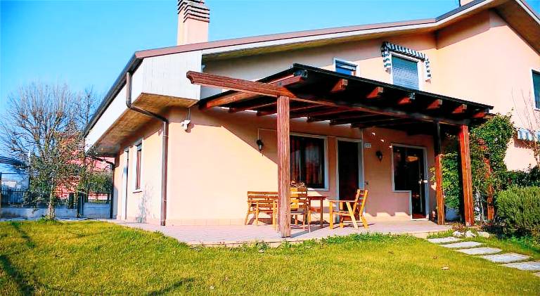 Vacation home with 5 rooms for 12 persons in Castelrotto