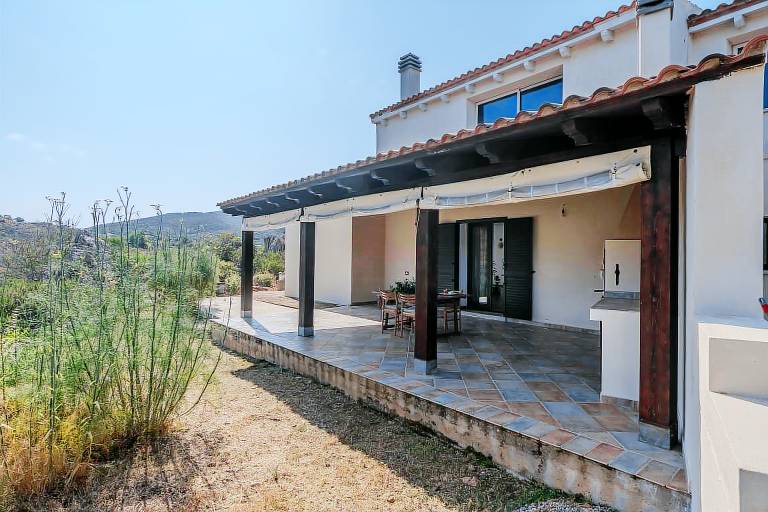 Vacation home with yard, terrace & grill | Mountain view — photo 3