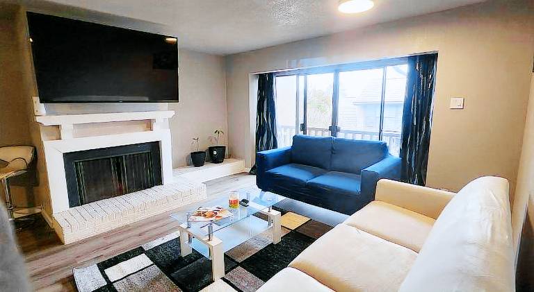 Spacious rental apartment with hot tub & pool | Pet-friendly — photo 2