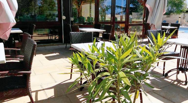 Hotel Le Mas del Pechs - Chambres avec terrasse — photo 5