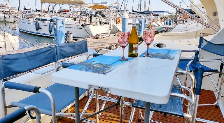 Nice boat | Close to the beach | Pets allowed — photo 4