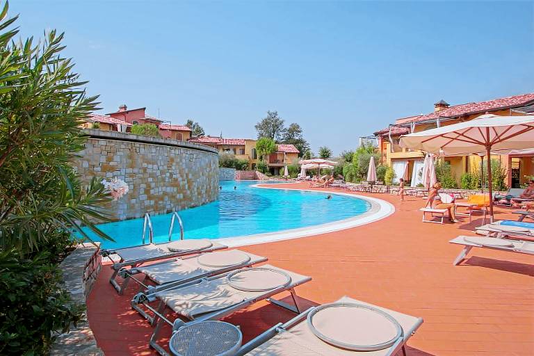 Holiday apartment with barbecue, terrace & garden in Manerba del Garda