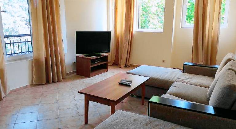 Serviced apartment with pool, garden & terrace — photo 2