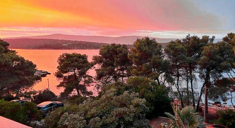 Lazaneo Seafront Apartments, Jelsa Hvar in Jelsa