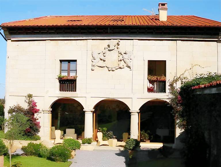 Casona Las Cinco Calderas in Ribamontan al Mar