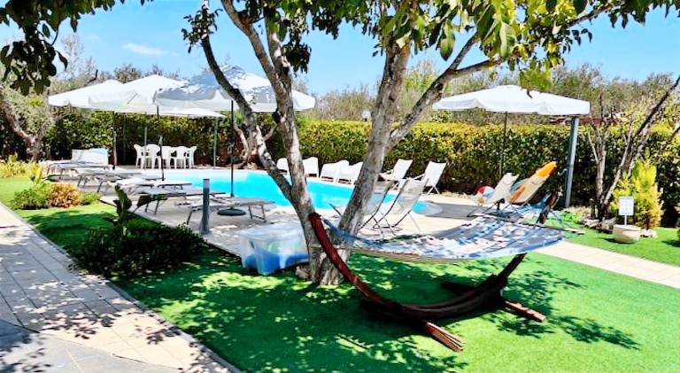 House with private pool, grill & garden in Matera