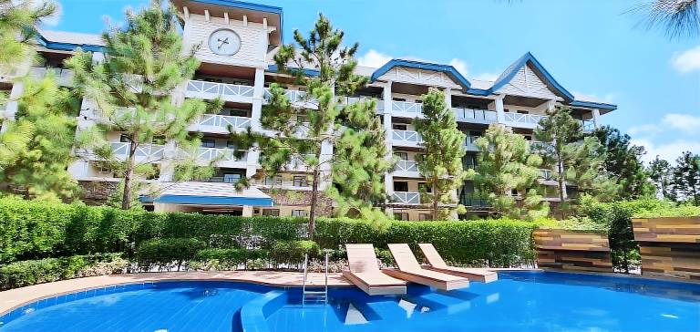 Apartment with patio, pool & yard in Tagaytay