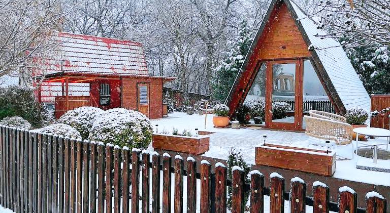 Apartman  Őcsény
