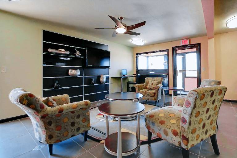 Econo Lodge Inn & Suites Enid South — photo 5