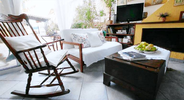 Serviced apartment with barbecue, patio & yard — photo 2