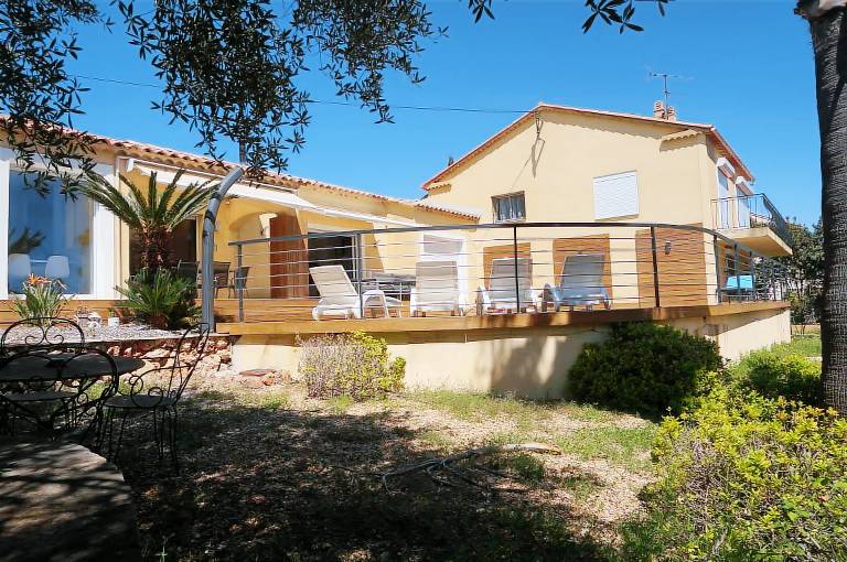 Children-friendly beautiful villa with BBQ, yard & private pool | Panoramic view | Dogs allowed — photo 2