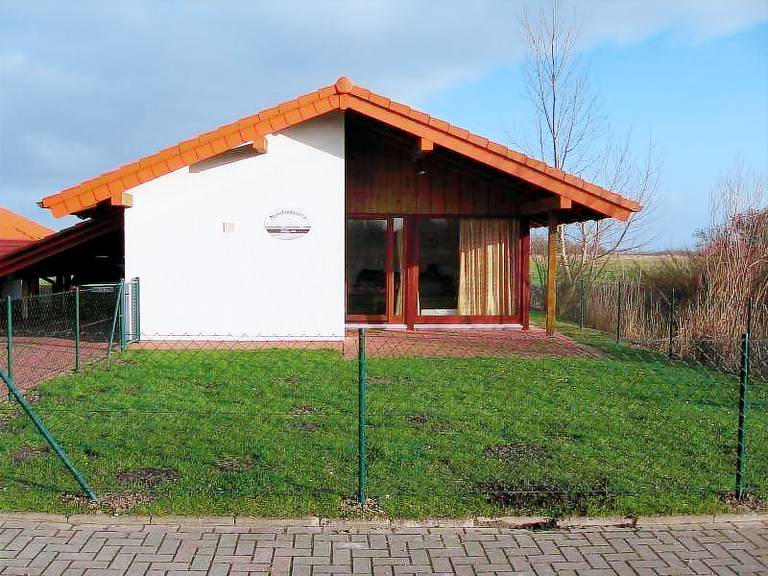 Ferienhaus in Eckwarden mit Terrasse