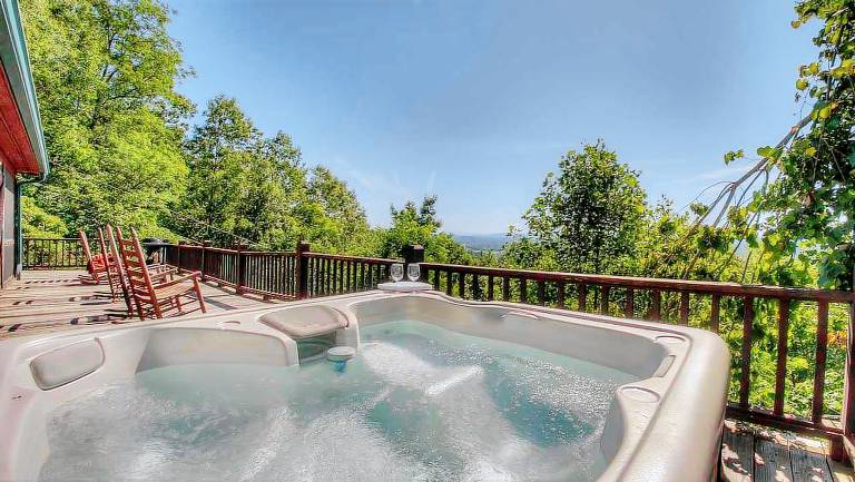 Grand View - Mountain View Hot tub Shuffleboard Air Hockey Screened in porch — photo 4