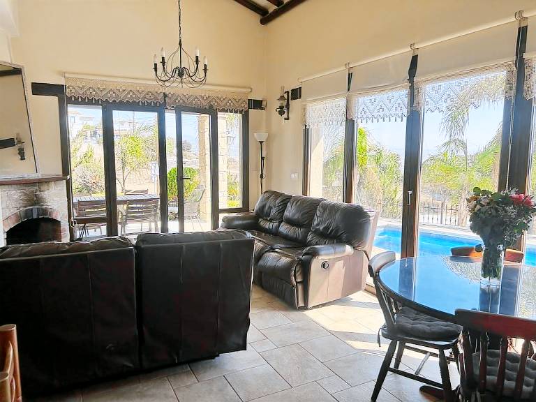 Nice villa with barbecue, pool & garden | Suitable for remote work | Dogs allowed — photo 4