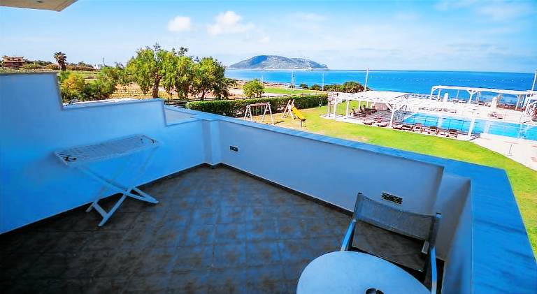 Serviced apartment with pool, BBQ & garden — photo 5