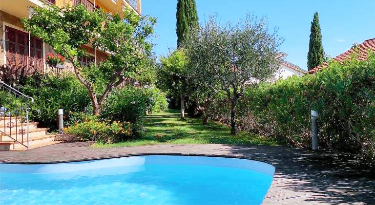 Villa with pool, patio & barbeque | Perfect for remote work in Loano