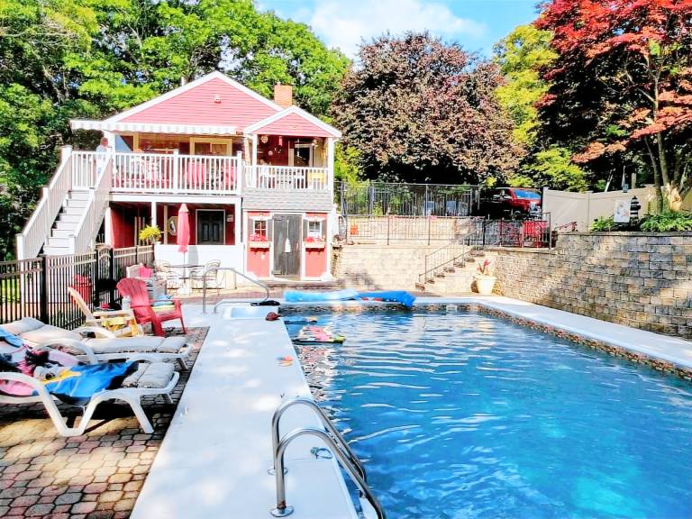 Vacation home with pool, terrace & yard — photo 3