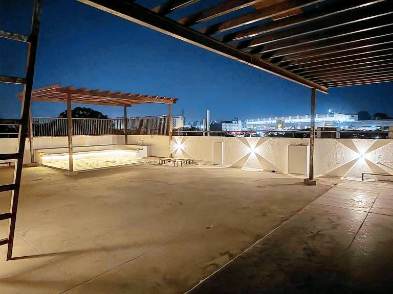 House with patio — photo 3