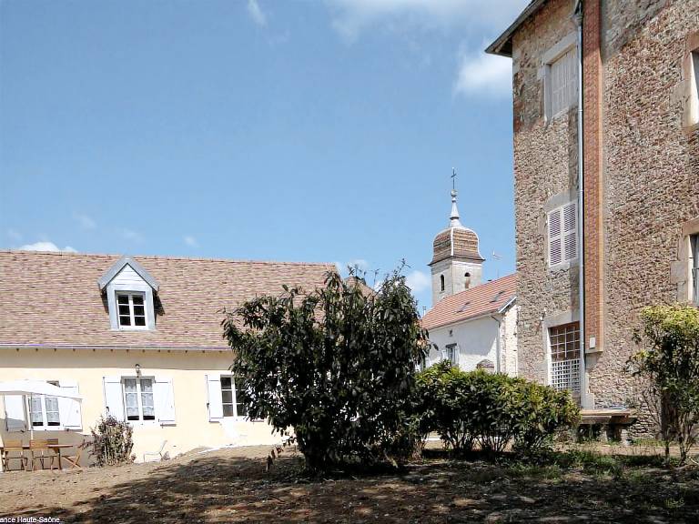 Charmantes renoviertes Ferienhaus mit Terrasse im Park