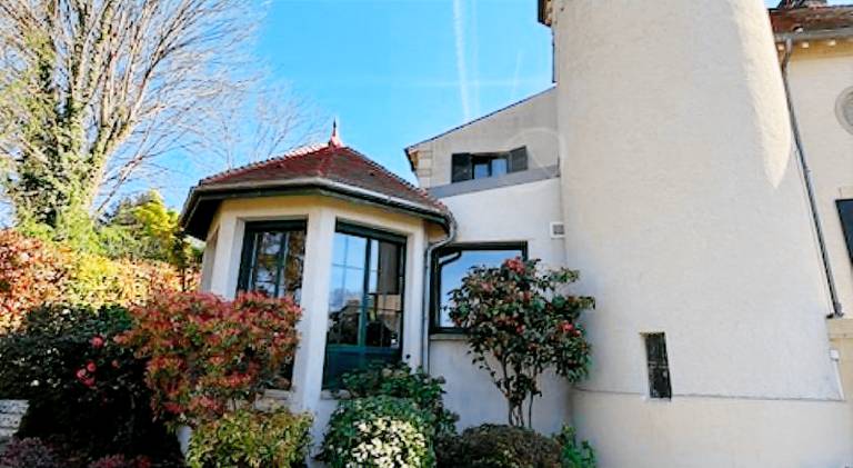 170 m&sup2; Villa