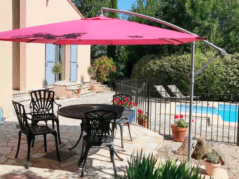 Family-oriented spacious vacation home with barbeque, garden & pool | Pets allowed — photo 3
