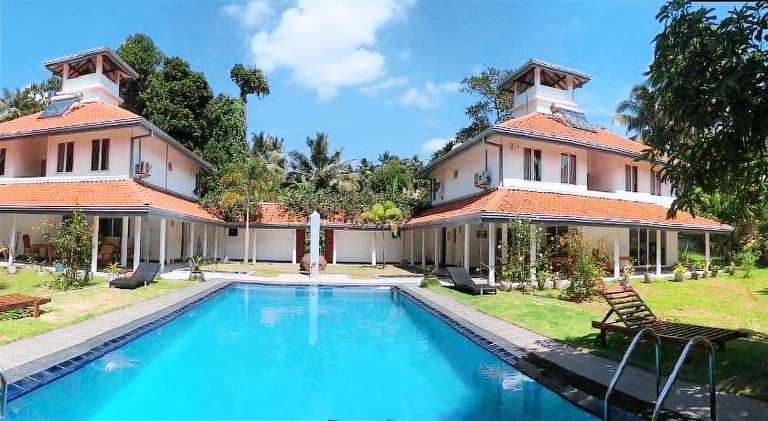 Anuhas Airport Villas in Katunayake