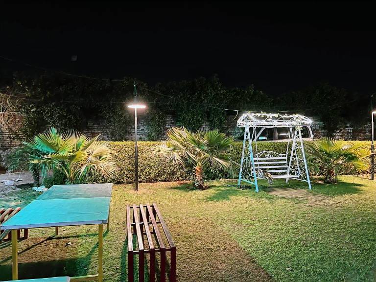 Villa with yard, pool & grill — photo 3