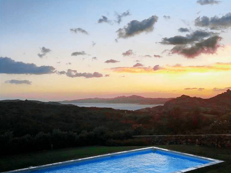 House with private pool, terrace & yard — photo 4