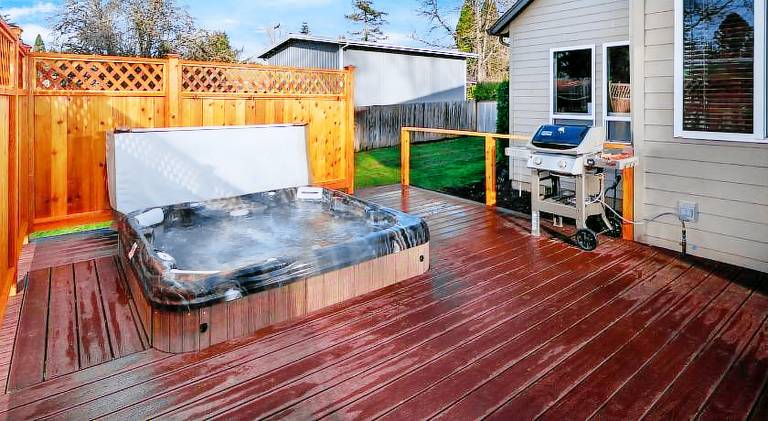 Vacation home with jacuzzi | Pets are welcome — photo 4
