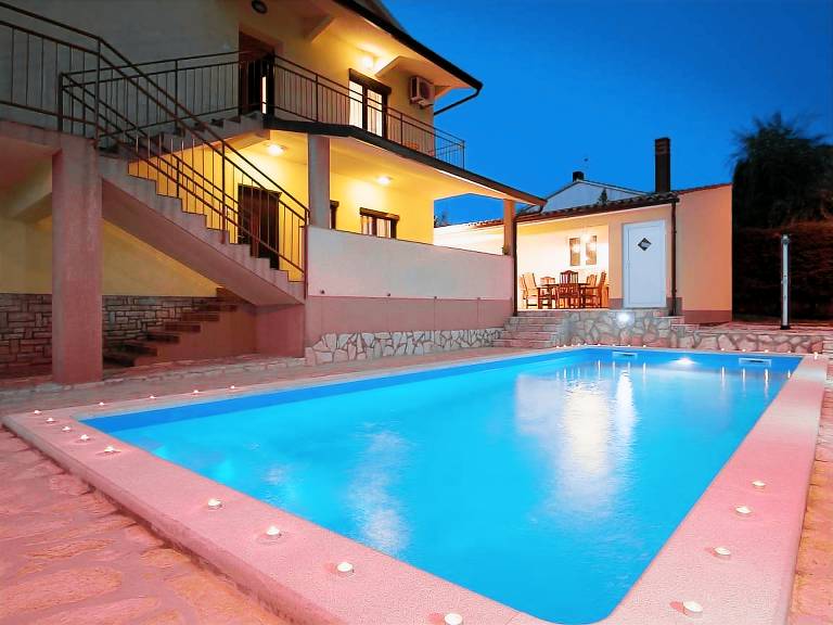 Spacious vacation home with garden, barbecue & private pool | Pets allowed — photo 2