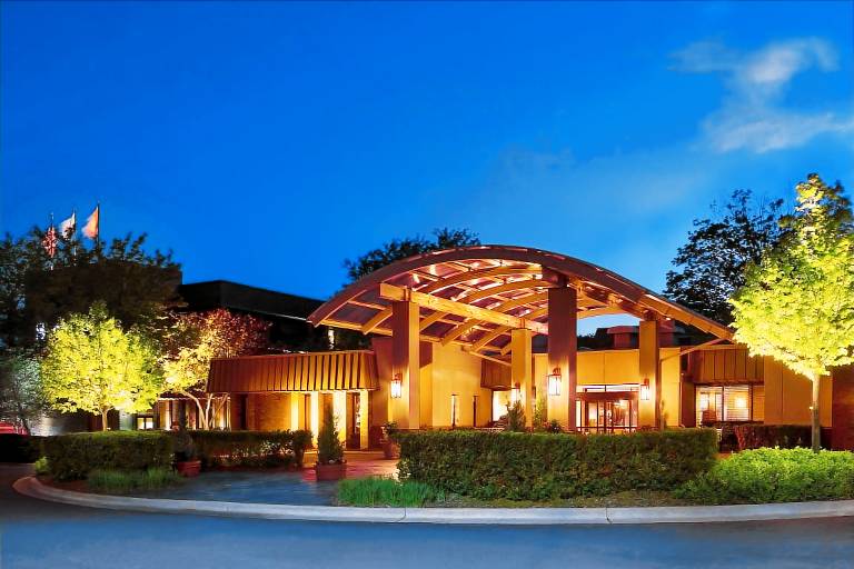 Sheraton Milwaukee Brookfield Hotel