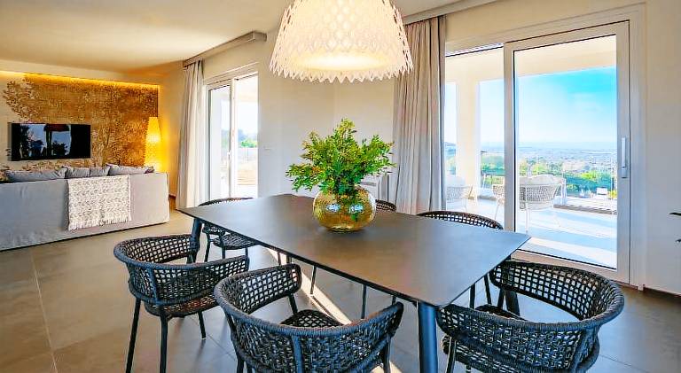 Spacious serviced apartment with sauna, garden & patio | Pets allowed — photo 3