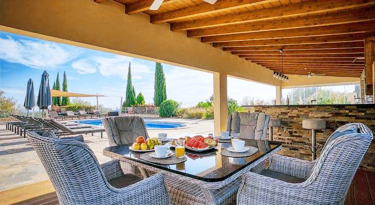 Villa with garden, terrace & private pool — photo 4