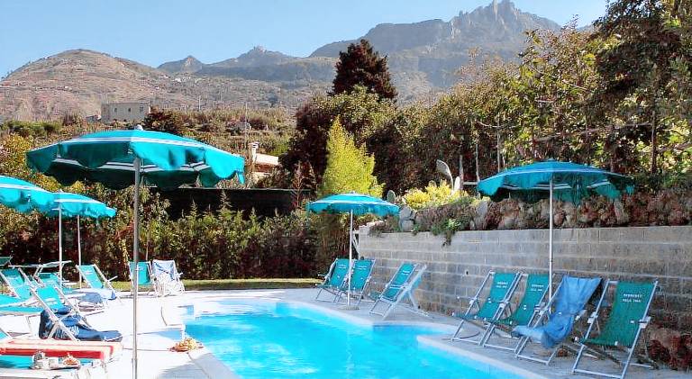 Serviced apartment with patio, garden & pool | Pets are welcome in Serrara Fontana