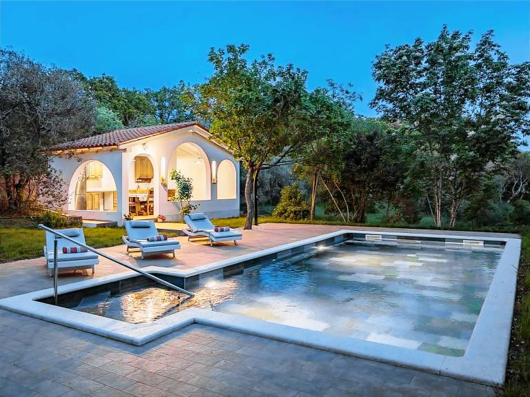 Ample vacation home with private pool, terrace & barbeque | Pets are welcome — photo 3