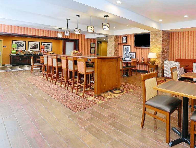 Hampton Inn Ottumwa — photo 3
