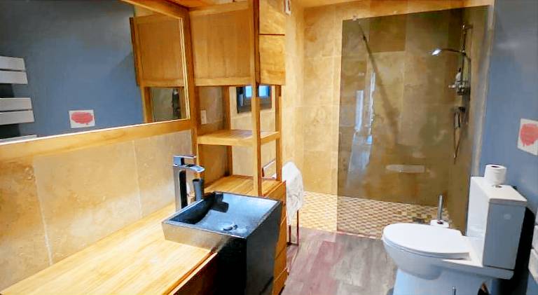 Nice chalet with yard, patio & BBQ | Pet-friendly — photo 2