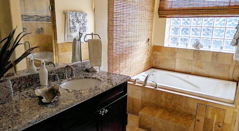 Charming vacation home with hot tub & private pool | Pets are welcome — photo 2