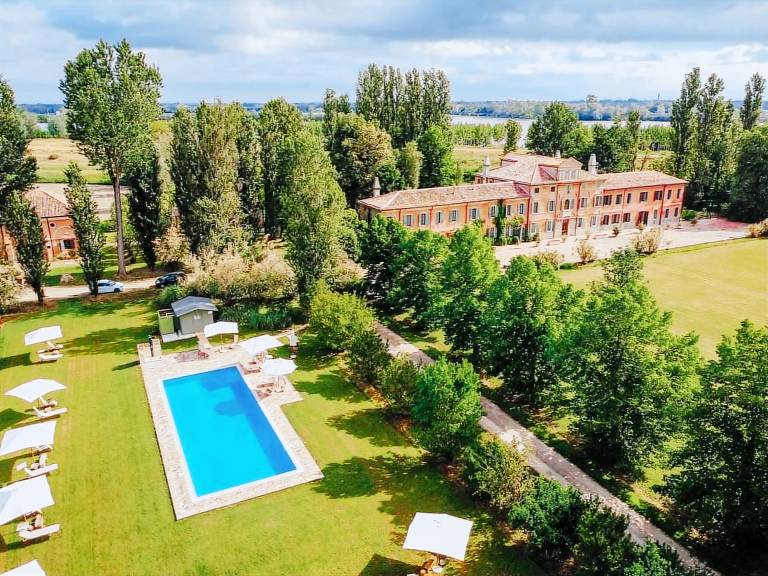 Vacation home with grill, garden & pool in Rovigo