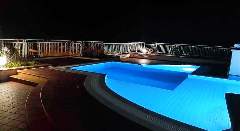 Rental apartment with pool in Èze